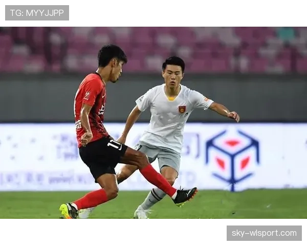 上海海港近期比赛表现稳健，攻防两端状态持续稳定