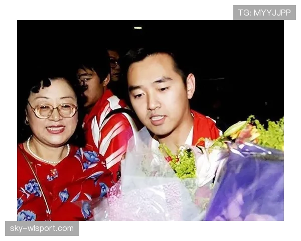 孔令辉当年住酒店连拖鞋都要自带,现在打个飞的去澳门看场球花得比你半年工资还多 孔令辉当年住酒店连拖鞋都要自带,现在打个飞的去澳门看场球花得比你半年工资还多