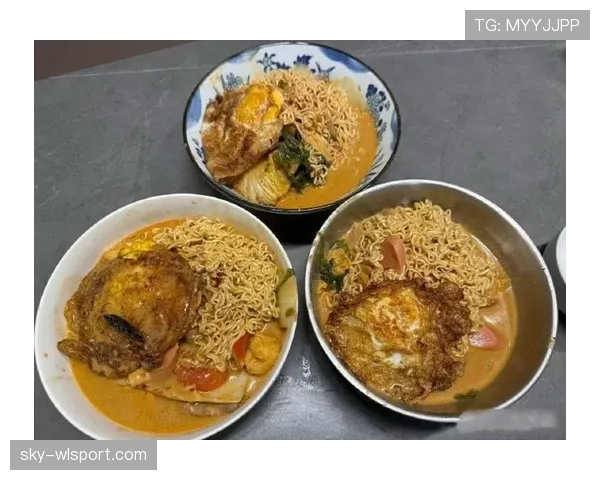 蔡赟家里的餐桌一摆,普通人那碗泡面都羞于露脸 蔡赟家里的餐桌一摆,普通人那碗泡面都羞于露脸